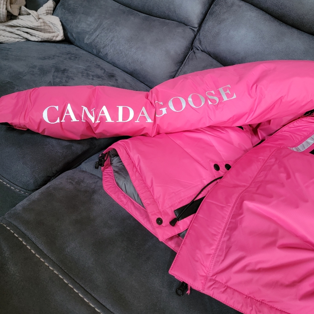 Canada Goose Hot Pink Puffer Jacket Size s/p, ~~Open Box
